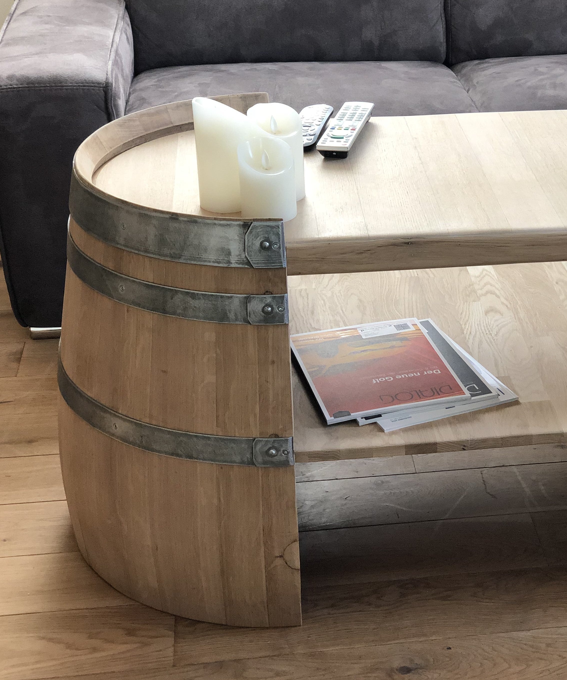 Langer Couchtisch aus Weinfasshälften natur