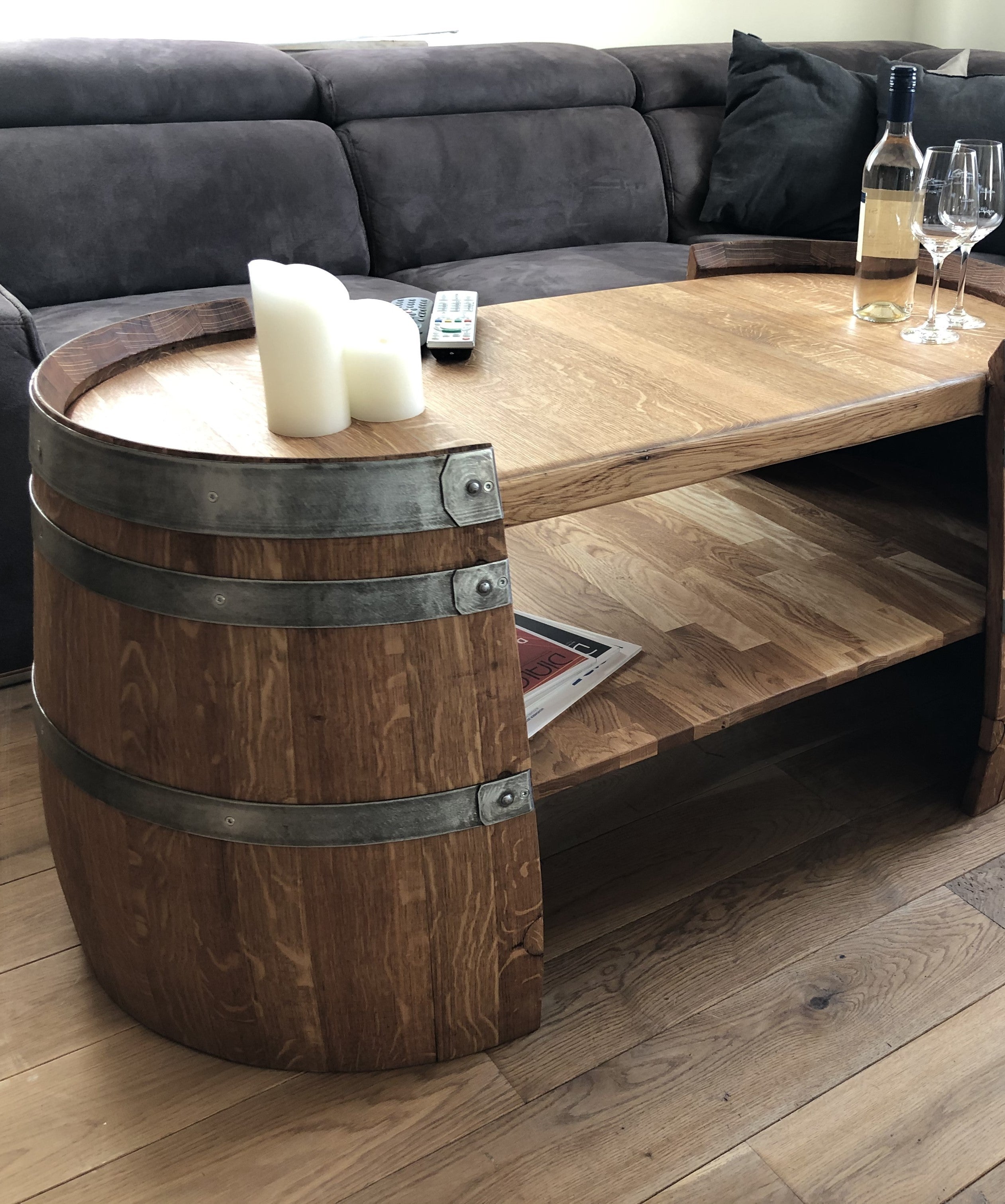 Langer Couchtisch aus Weinfasshälften geölt