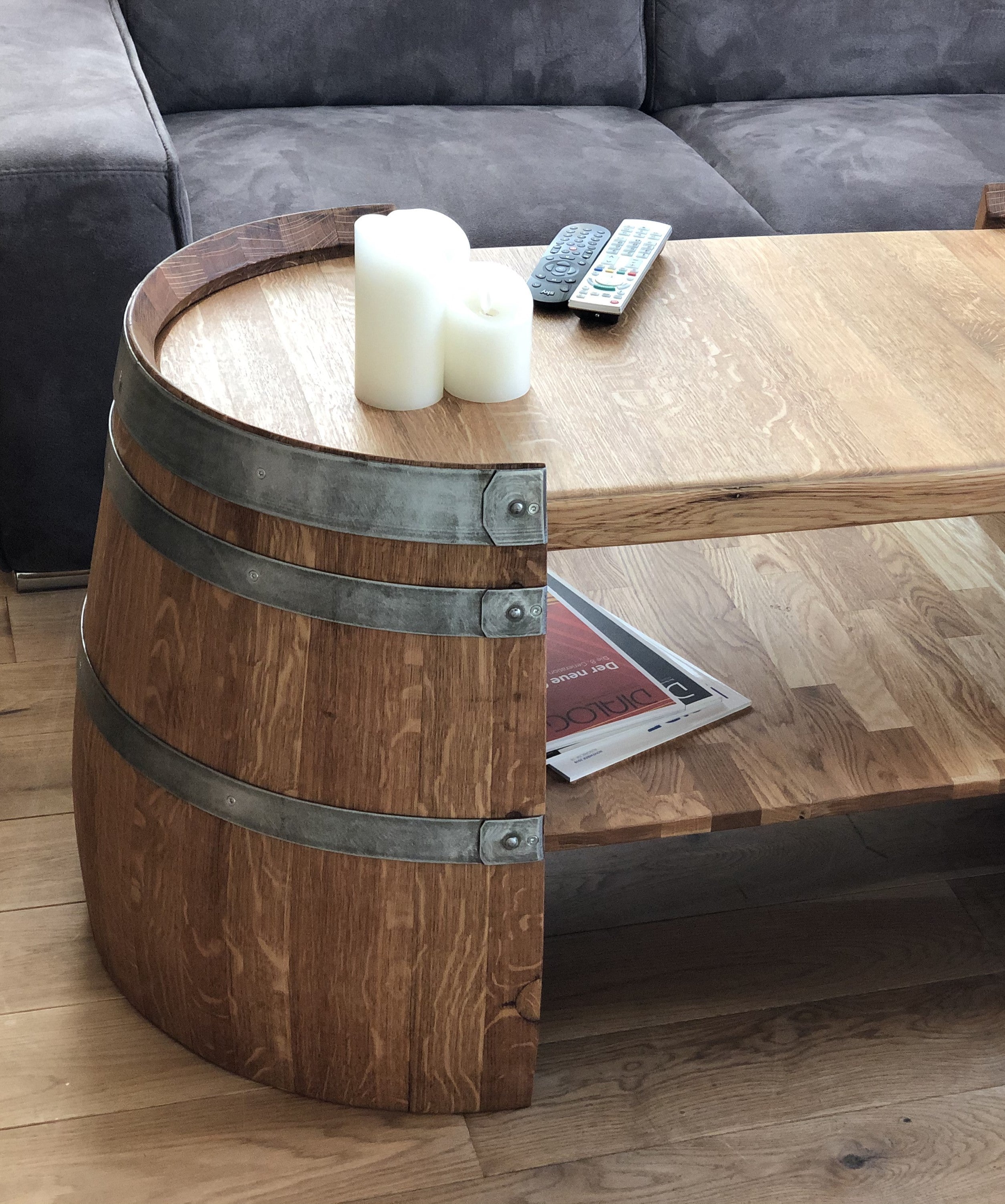 Langer Couchtisch aus Weinfasshälften geölt