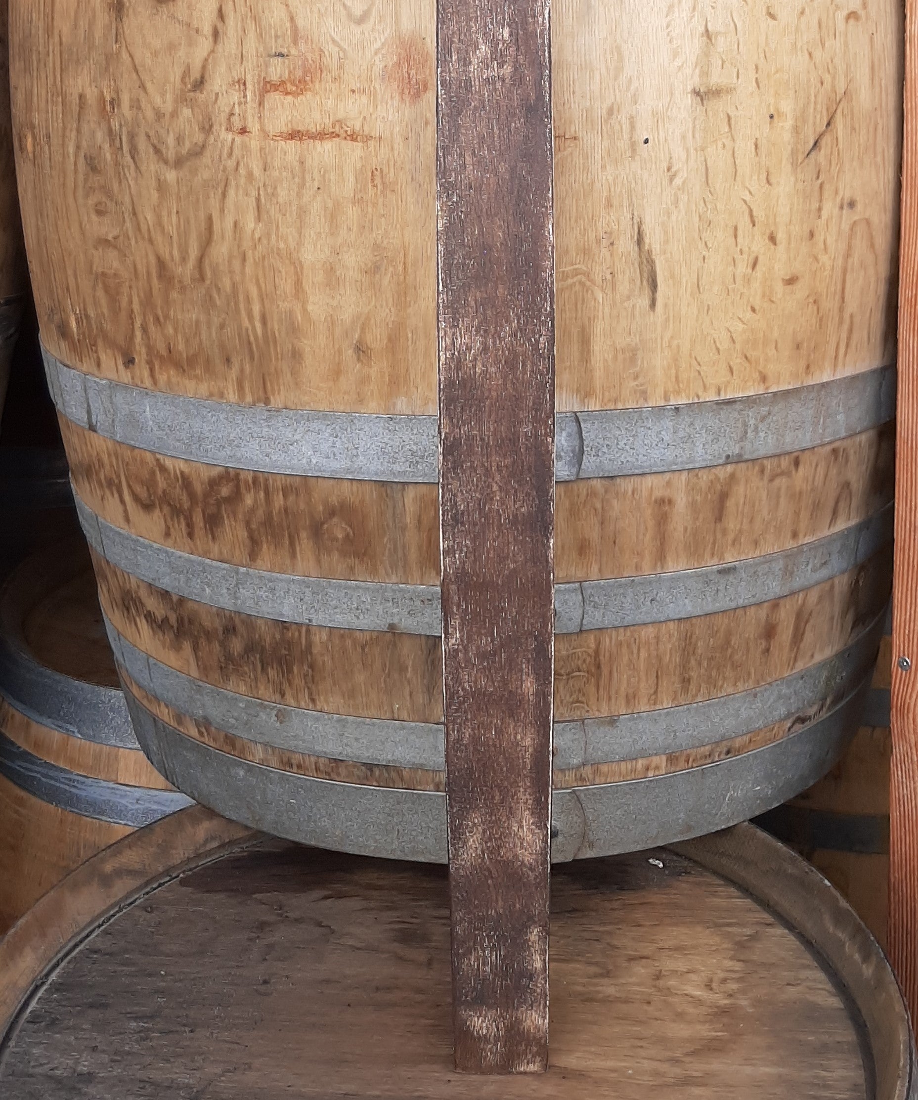 Behandelte Fassdauben aus Rotwein-Weinfass