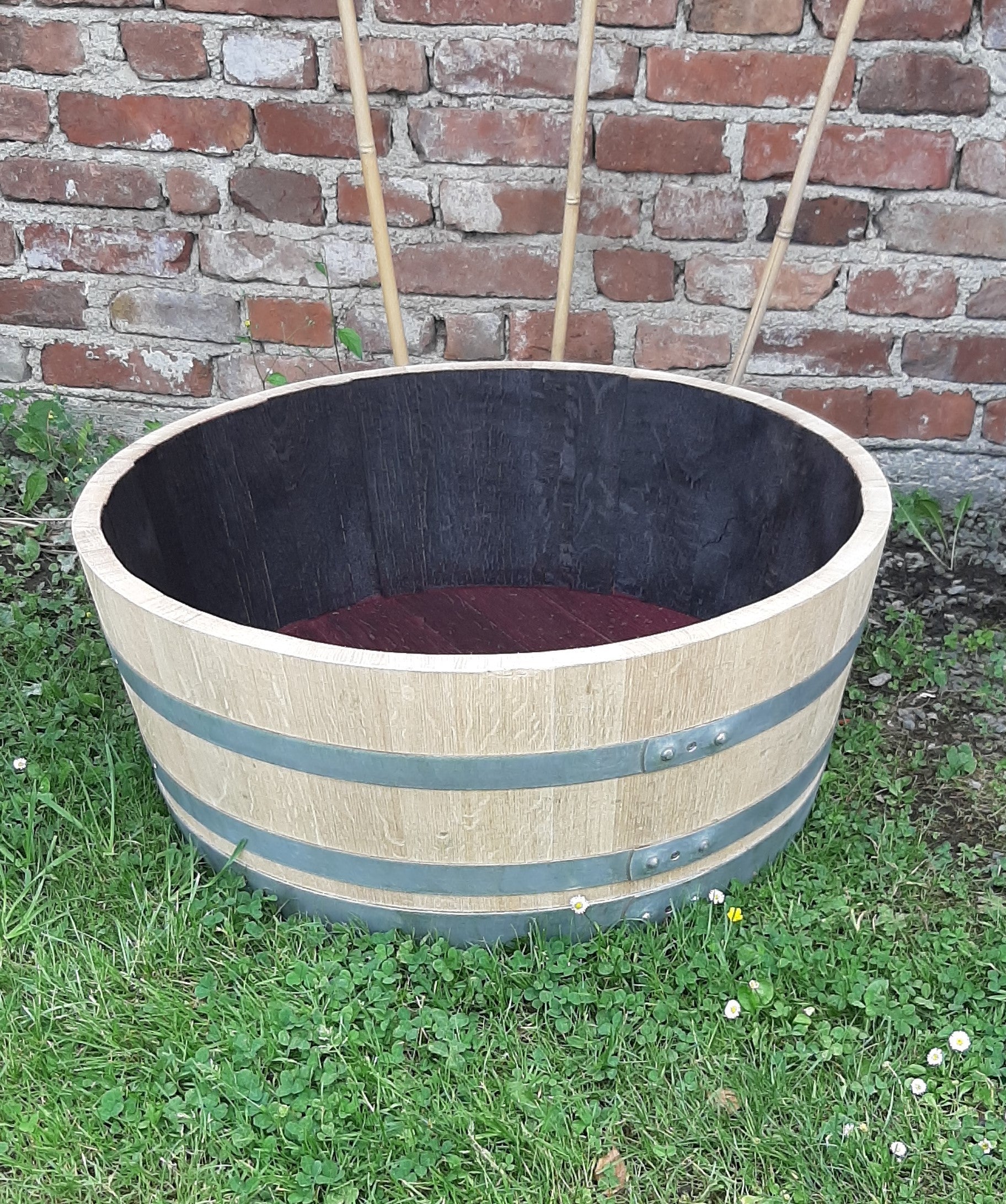 Blumenkübel aus 1/4 gebrauchtem Weinfass