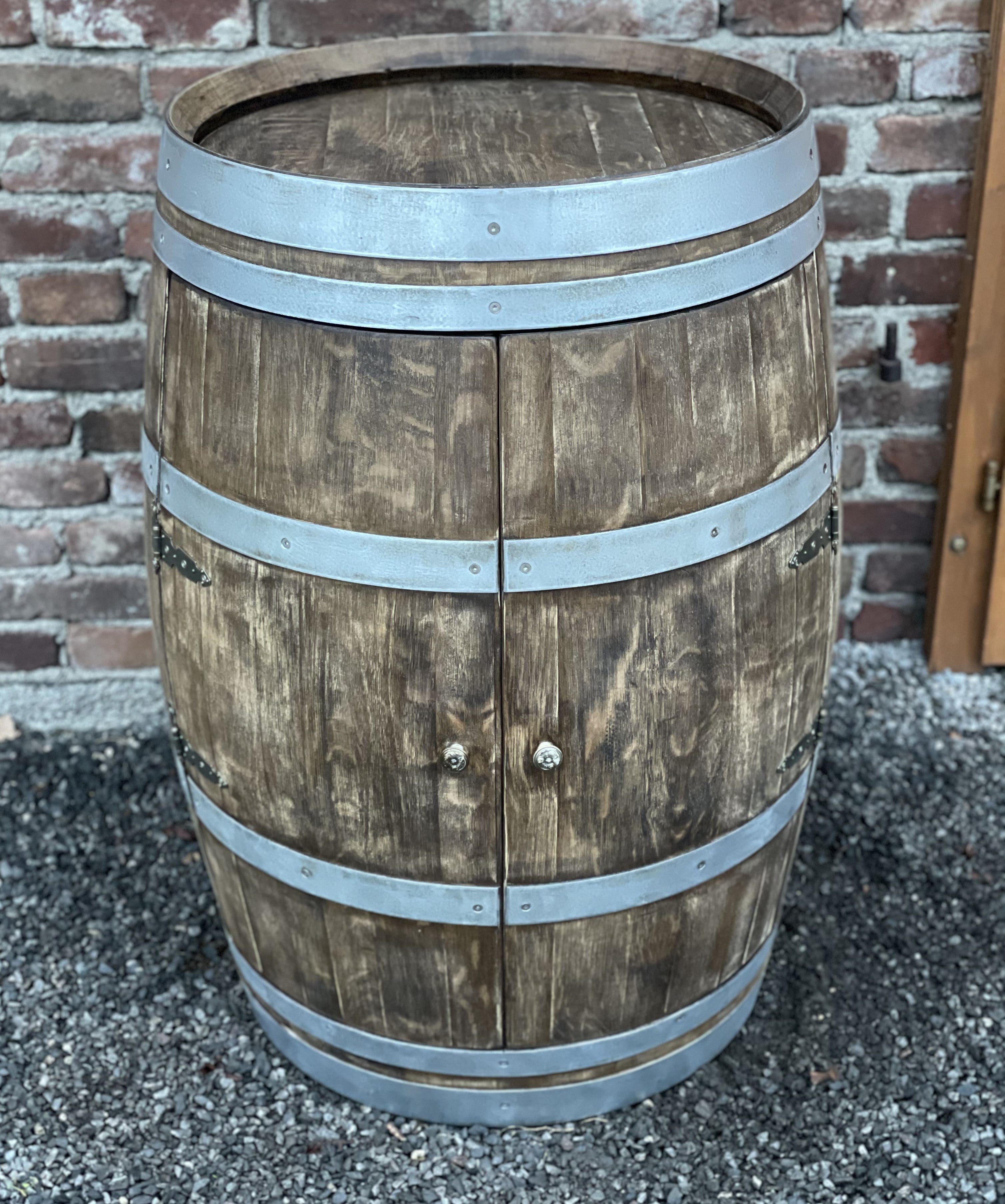 Weinfass Bar mit großen Türen, Flaschenhalter und Einlegeboden, 225L Weinfass