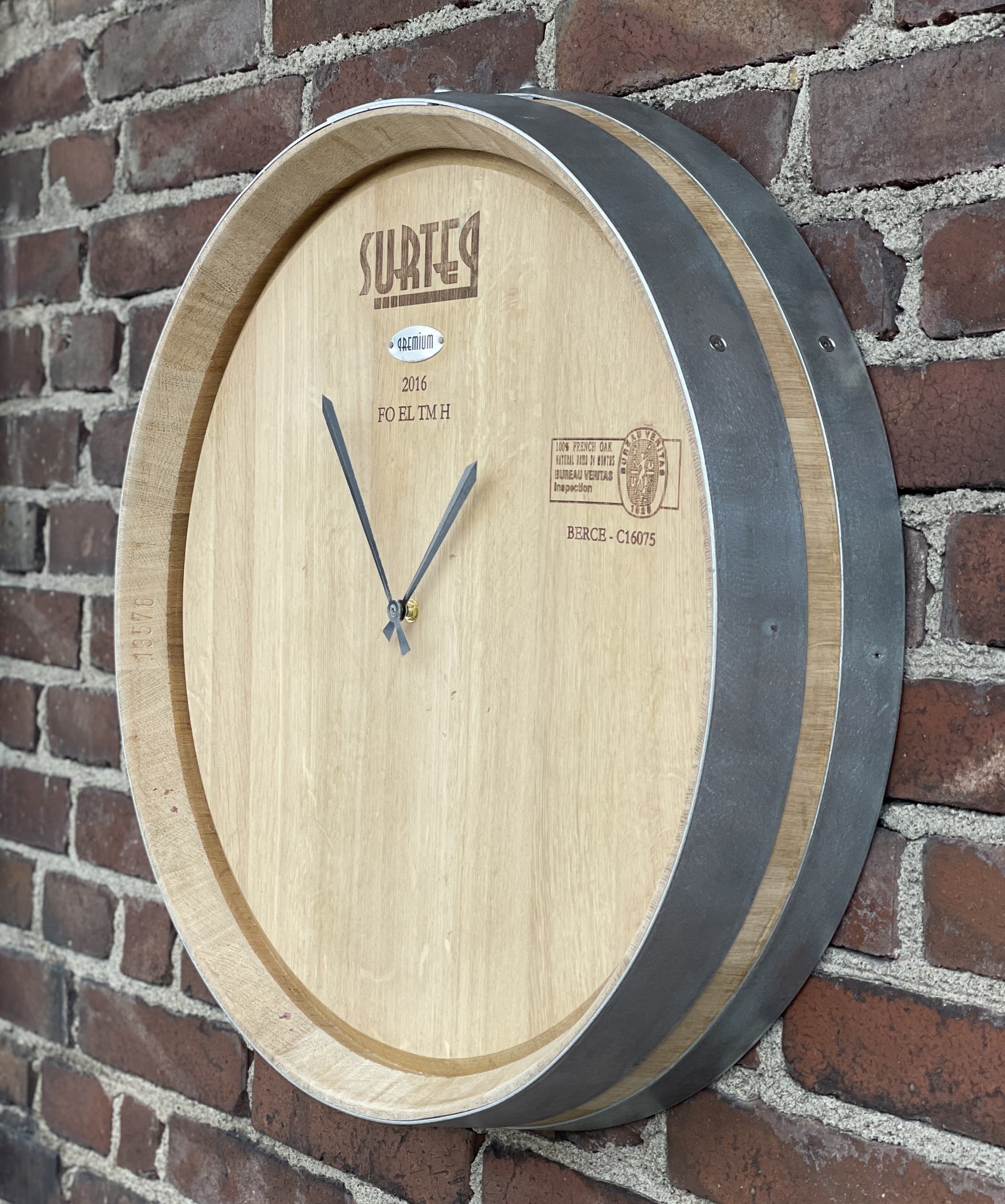 Wanduhr aus Weinfassdeckel