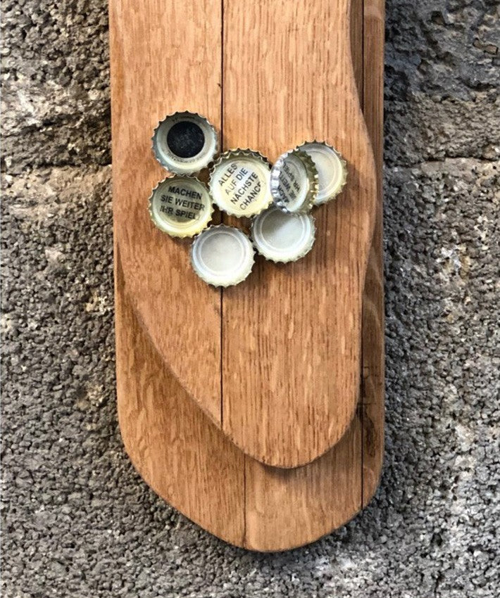 Magnetischer Wandflaschenöffner aus Weinfassdeckel
