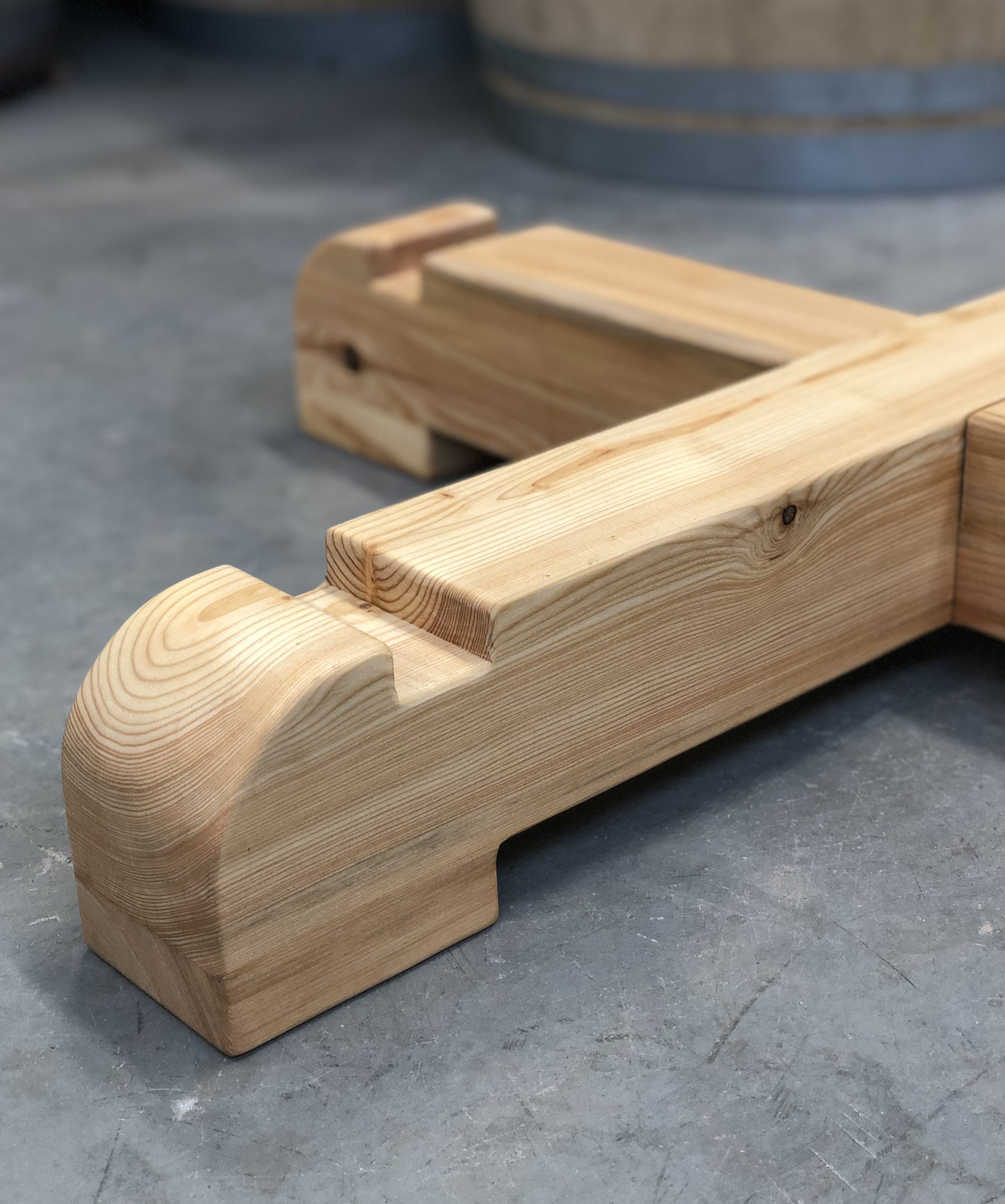 Holzkreuz zur Fasserhöhung