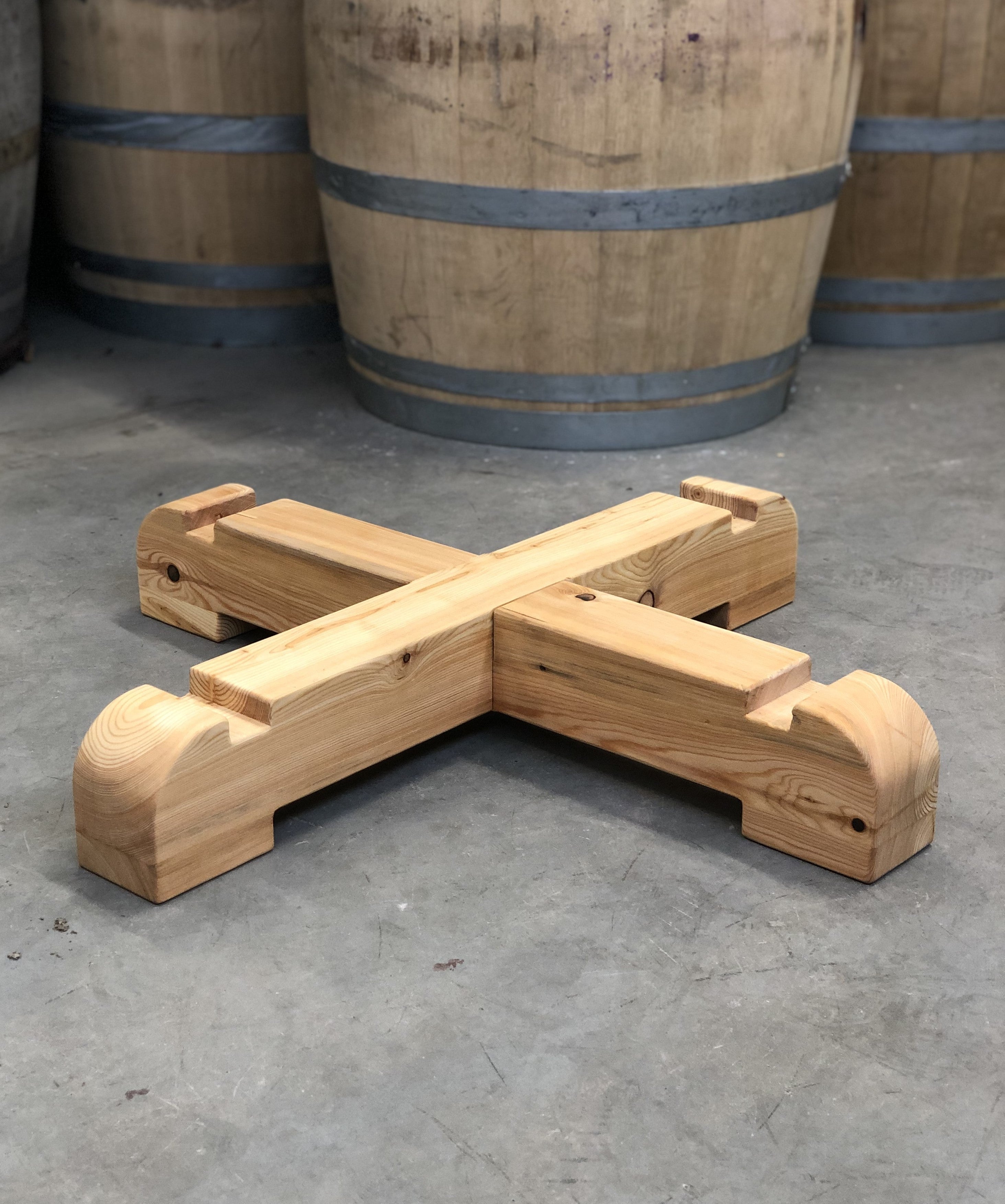 Holzkreuz zur Fasserhöhung