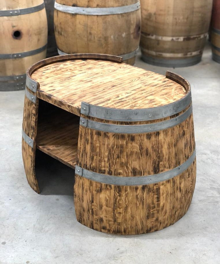Kurzer Couchtisch aus Weinfasshälften