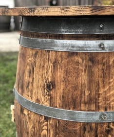 Weinfass Stehtisch mit Eichenholzplatte rustikal