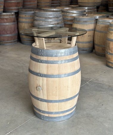 Weinfass Stehtisch mit Holzkreuz und Glasplatte
