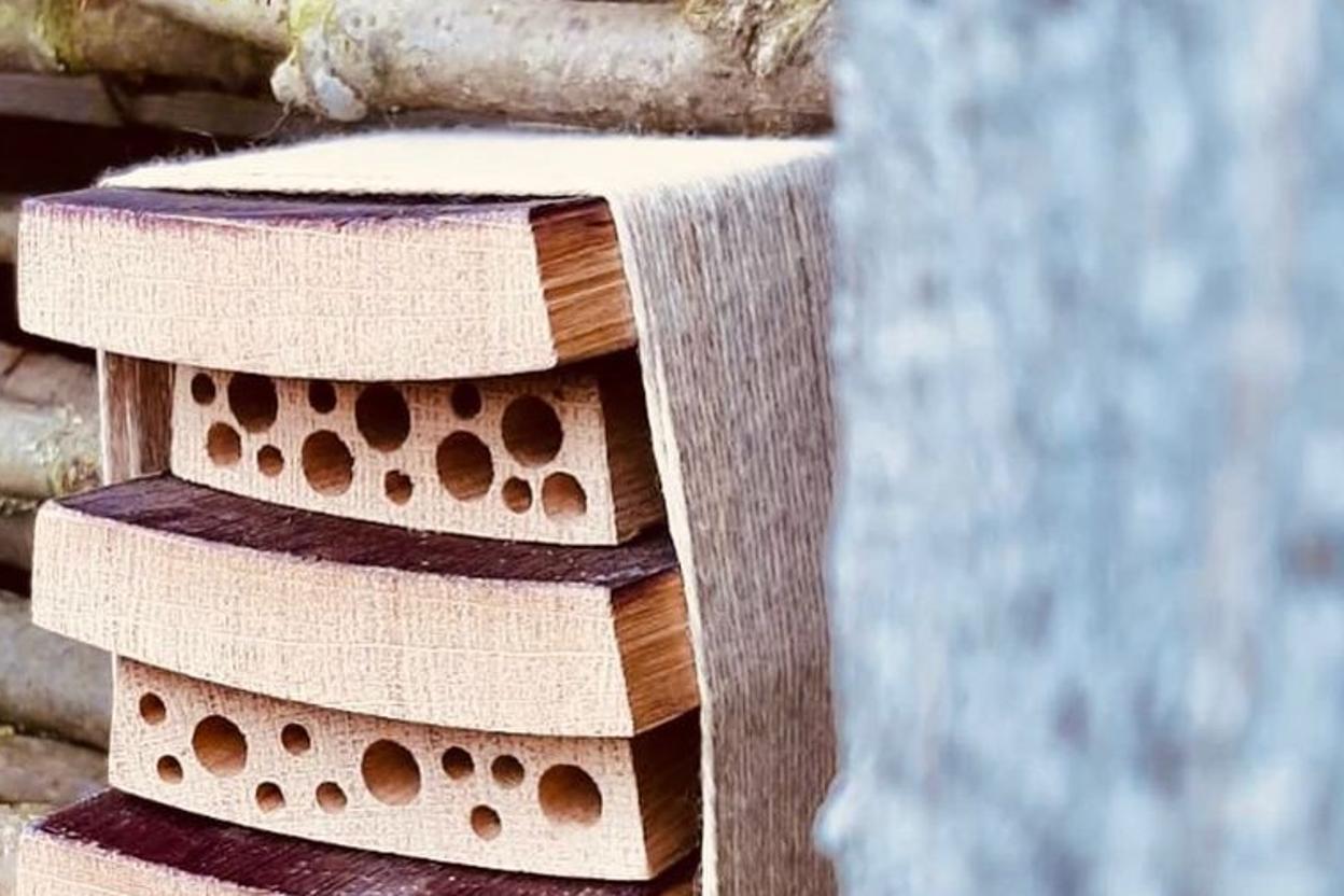 DIY Insektenhotel aus Holz als Nist- und Überwinterungshilfe für Insekten