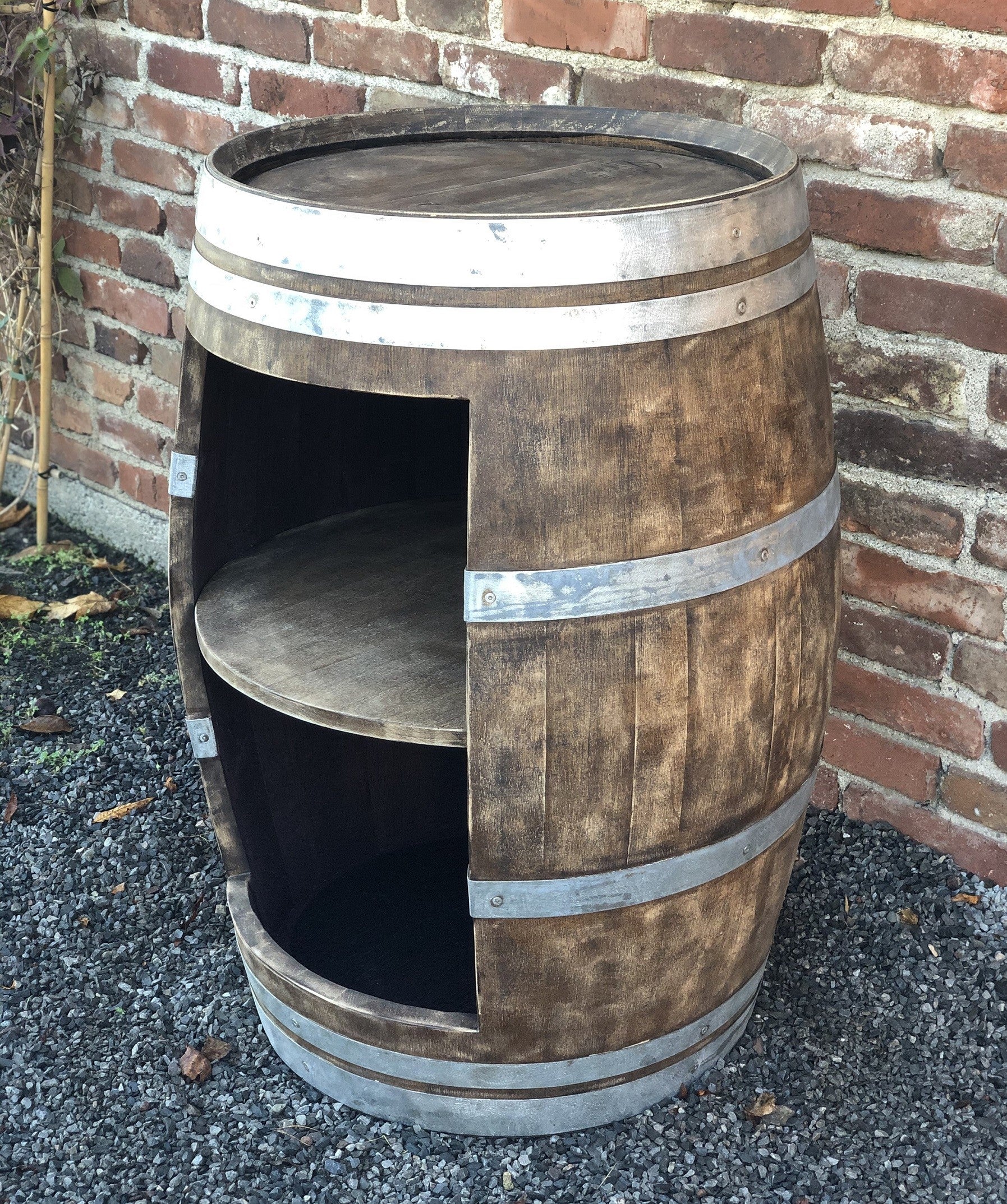 Weinfass Bar mit schmaler Öffnung und Einlegeboden, Whiskyfass-Optik