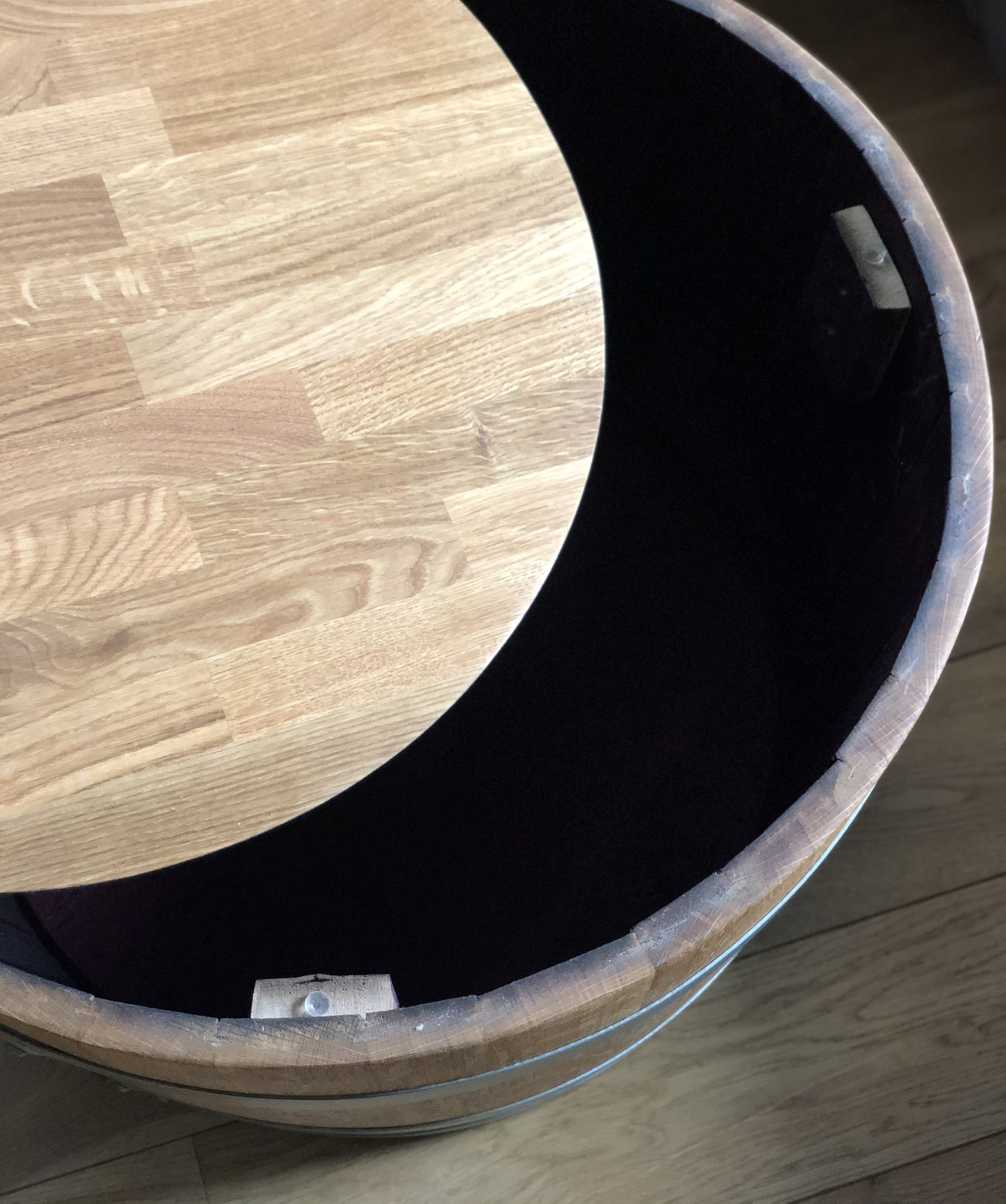 Weinfass Couchtisch mit Holzdeckel geölt