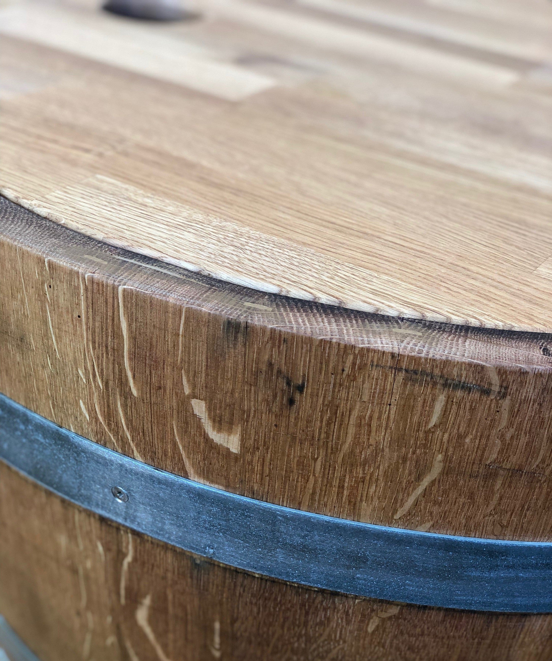 Weinfass Couchtisch mit Holzdeckel und Einlegeboden geölt