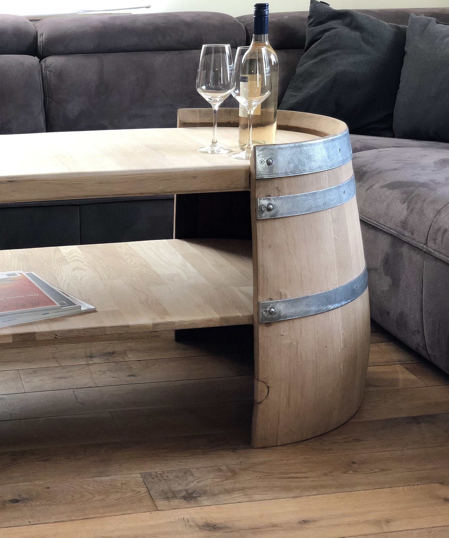 Langer Couchtisch aus Weinfasshälften natur
