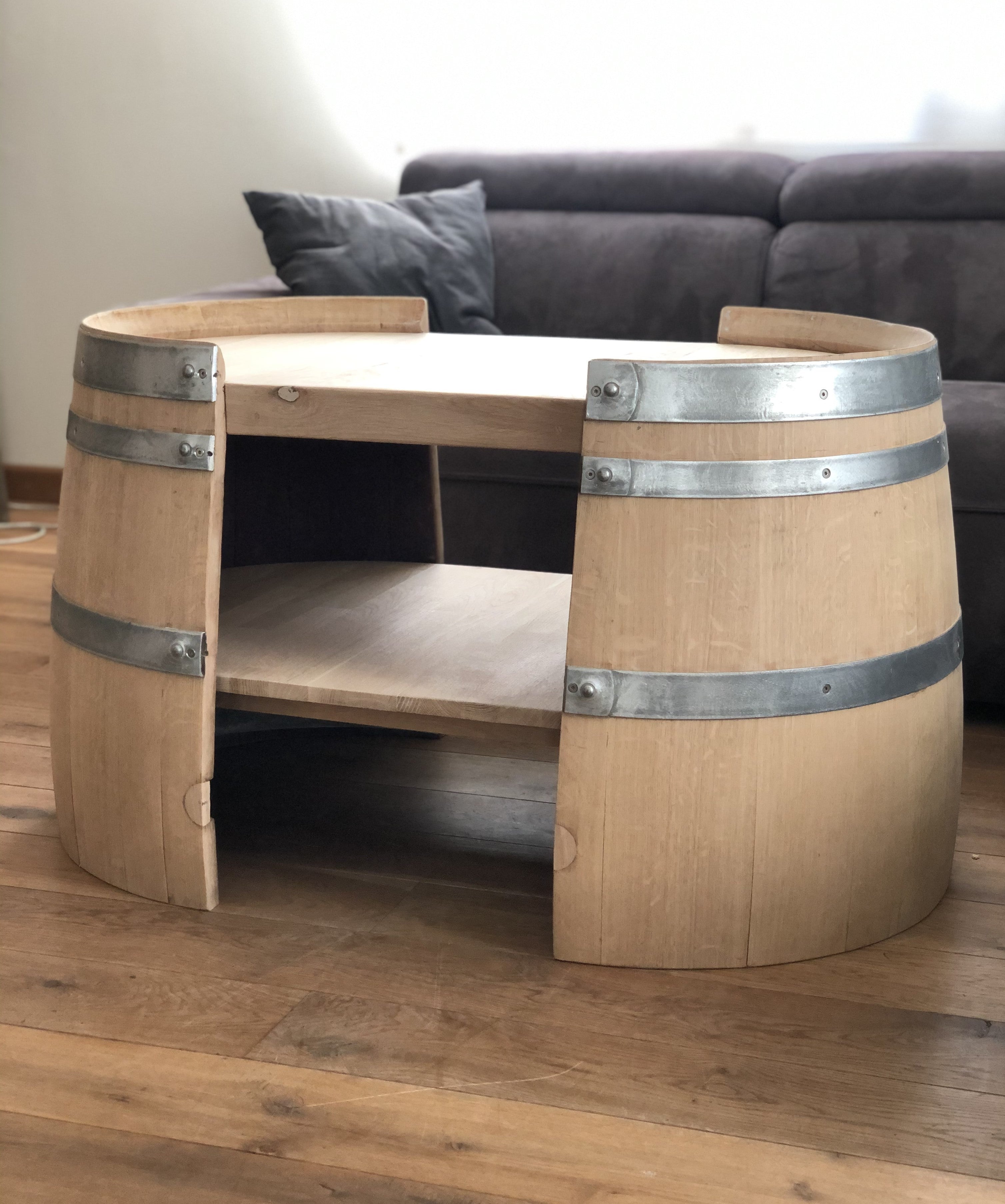 Kurzer Couchtisch aus Weinfasshälften