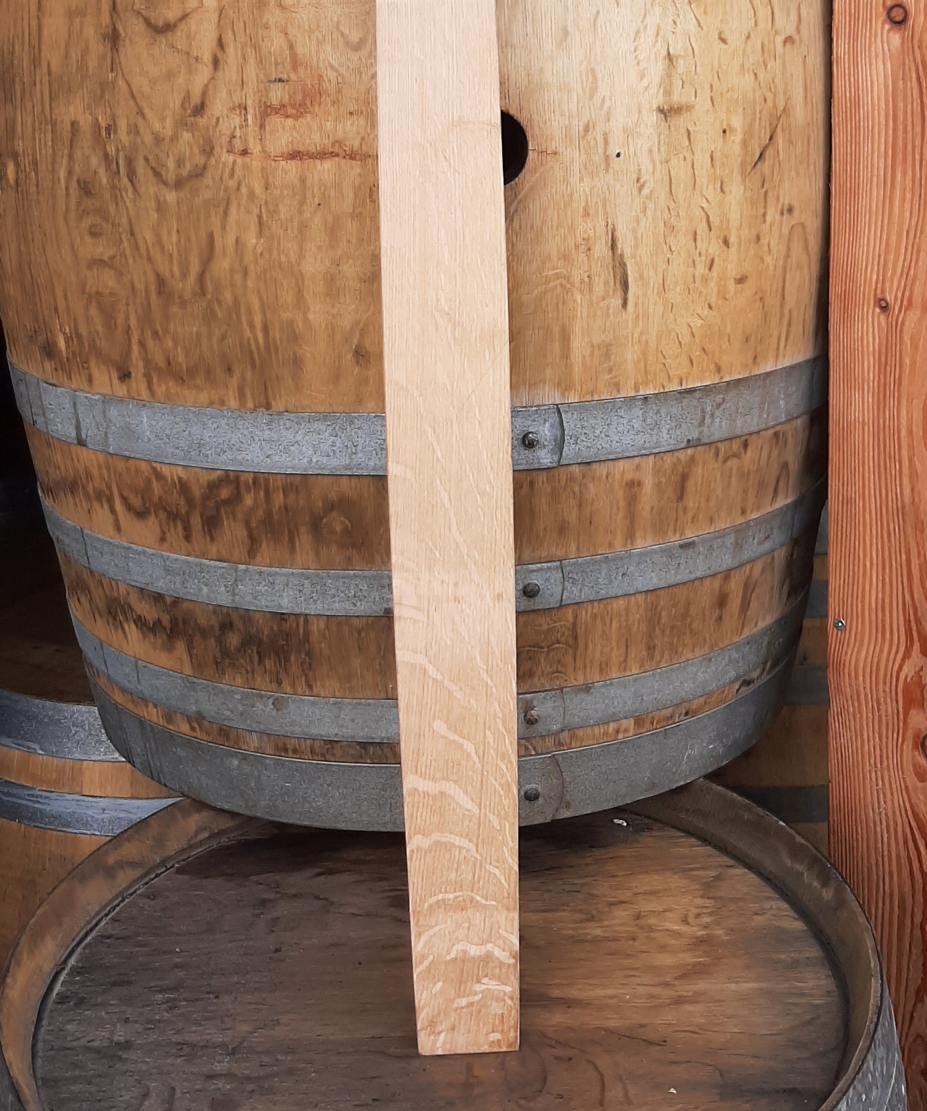 Behandelte Fassdauben aus Rotwein-Weinfass