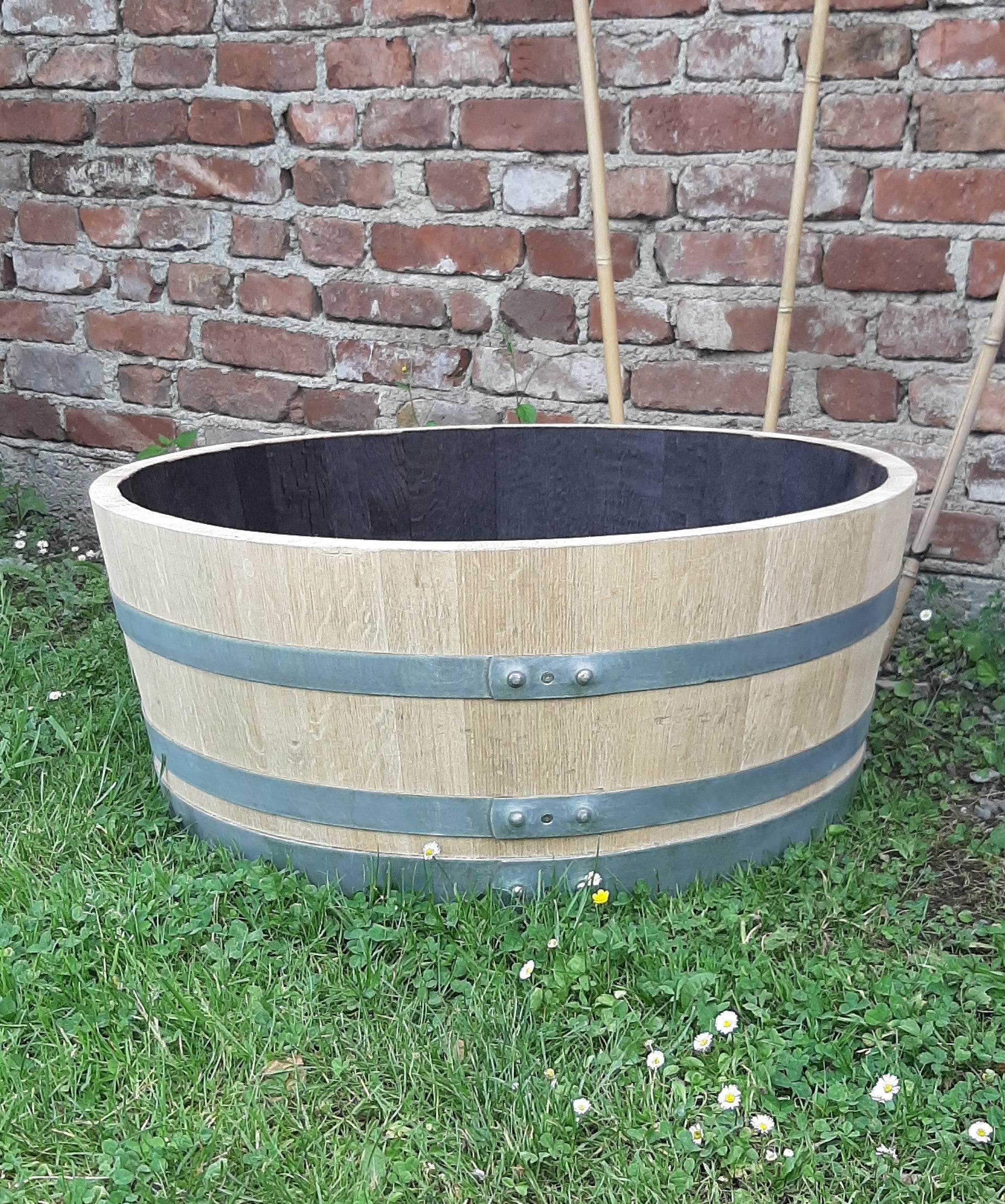 Blumenkübel aus 1/4 gebrauchtem Weinfass