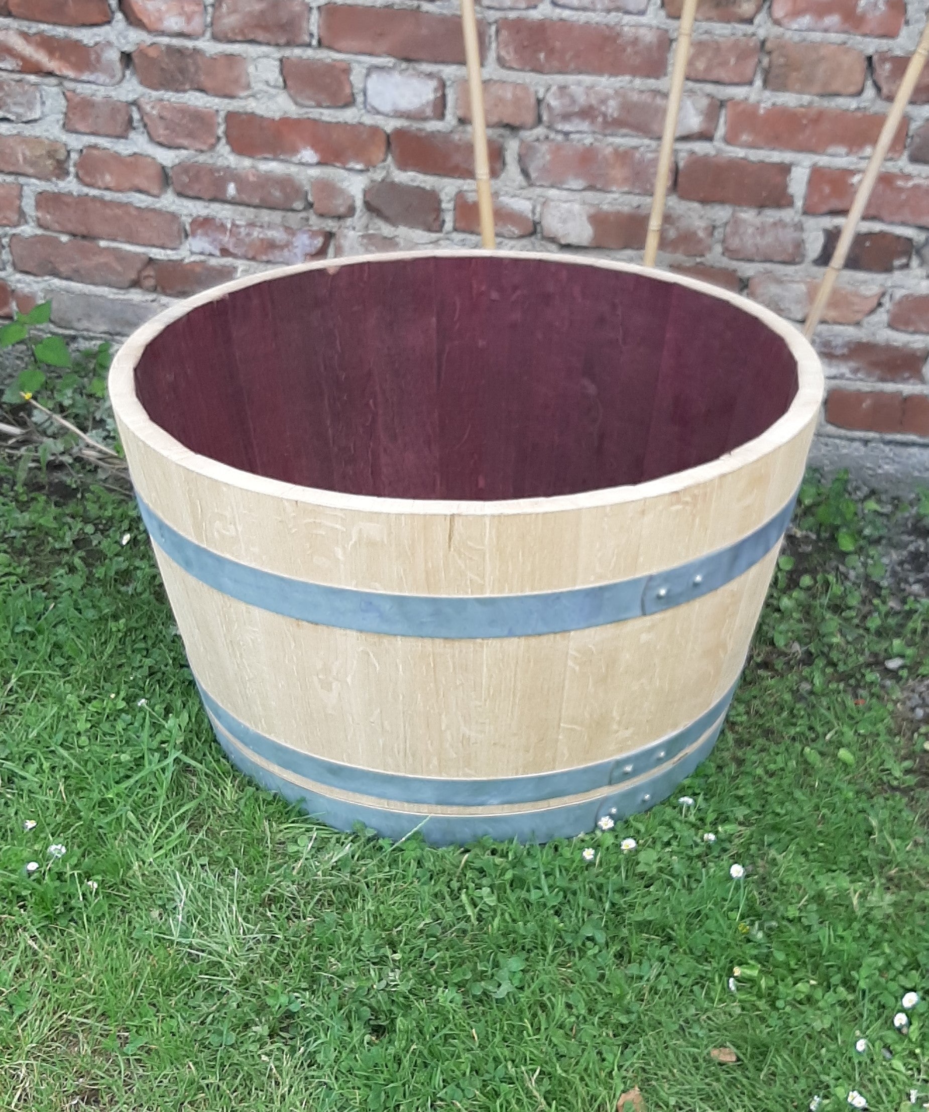 Blumenkübel aus 1/2 gebrauchtem Weinfass