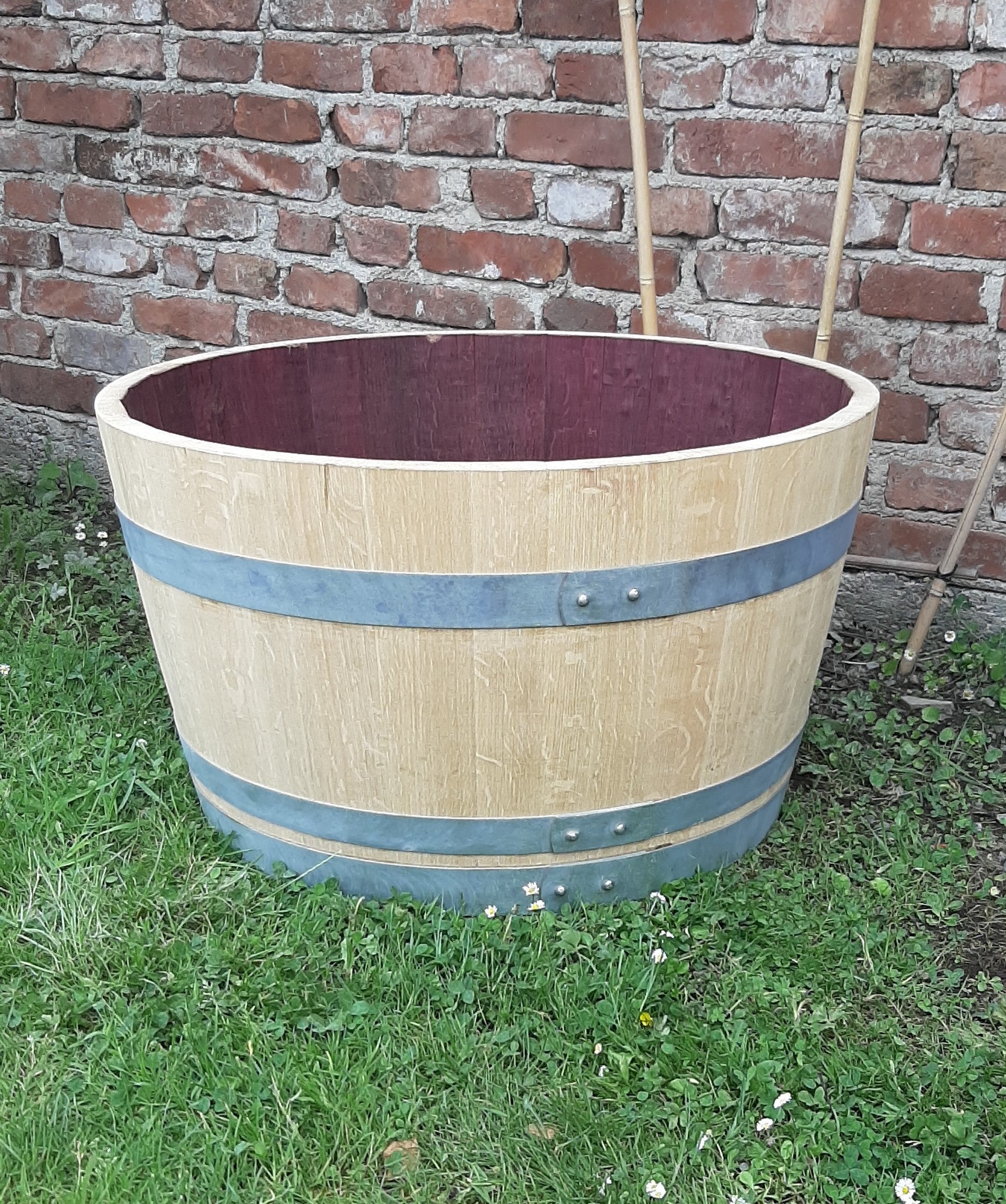 Blumenkübel aus 1/2 gebrauchtem Weinfass