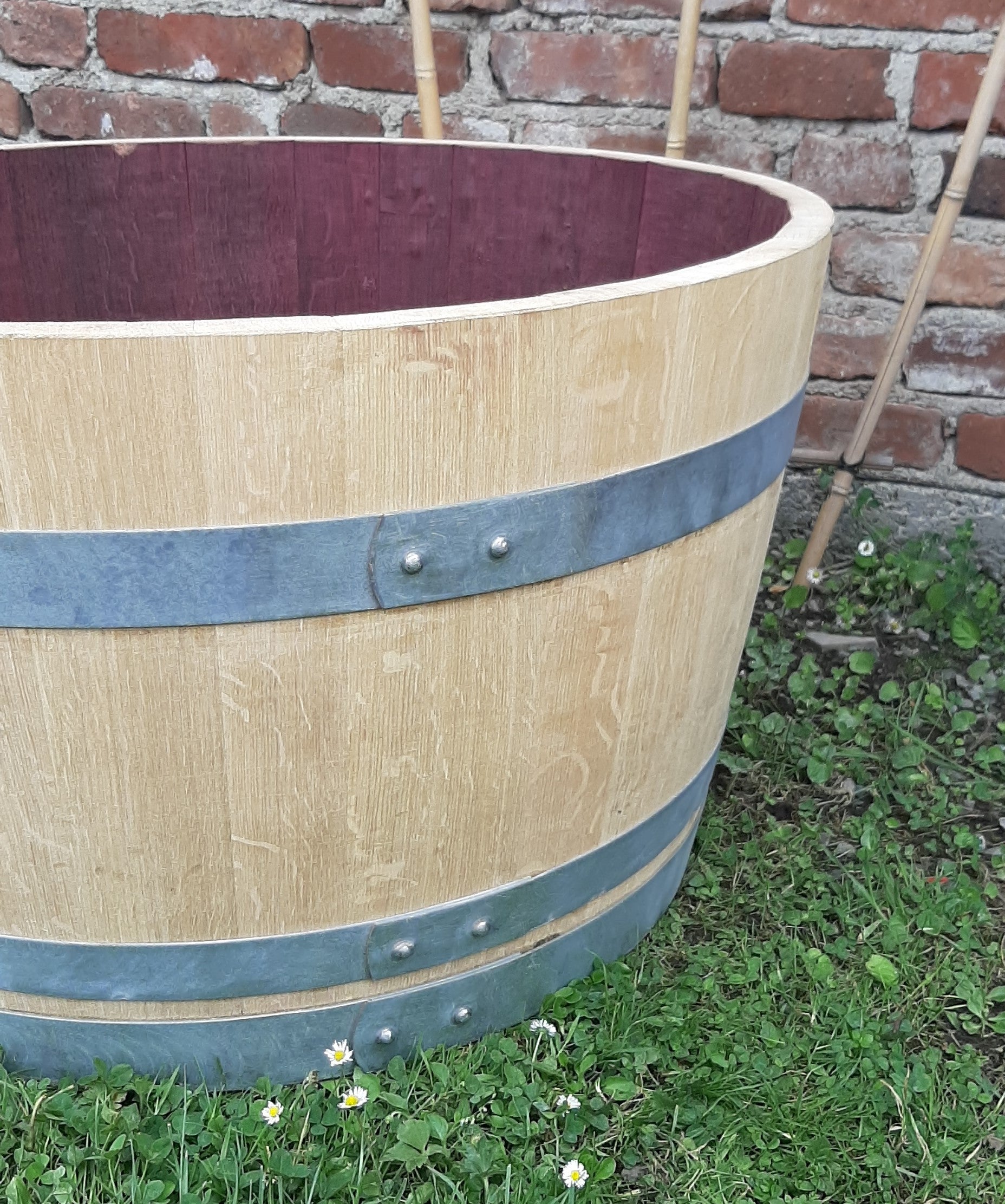 Blumenkübel aus 1/2 gebrauchtem Weinfass