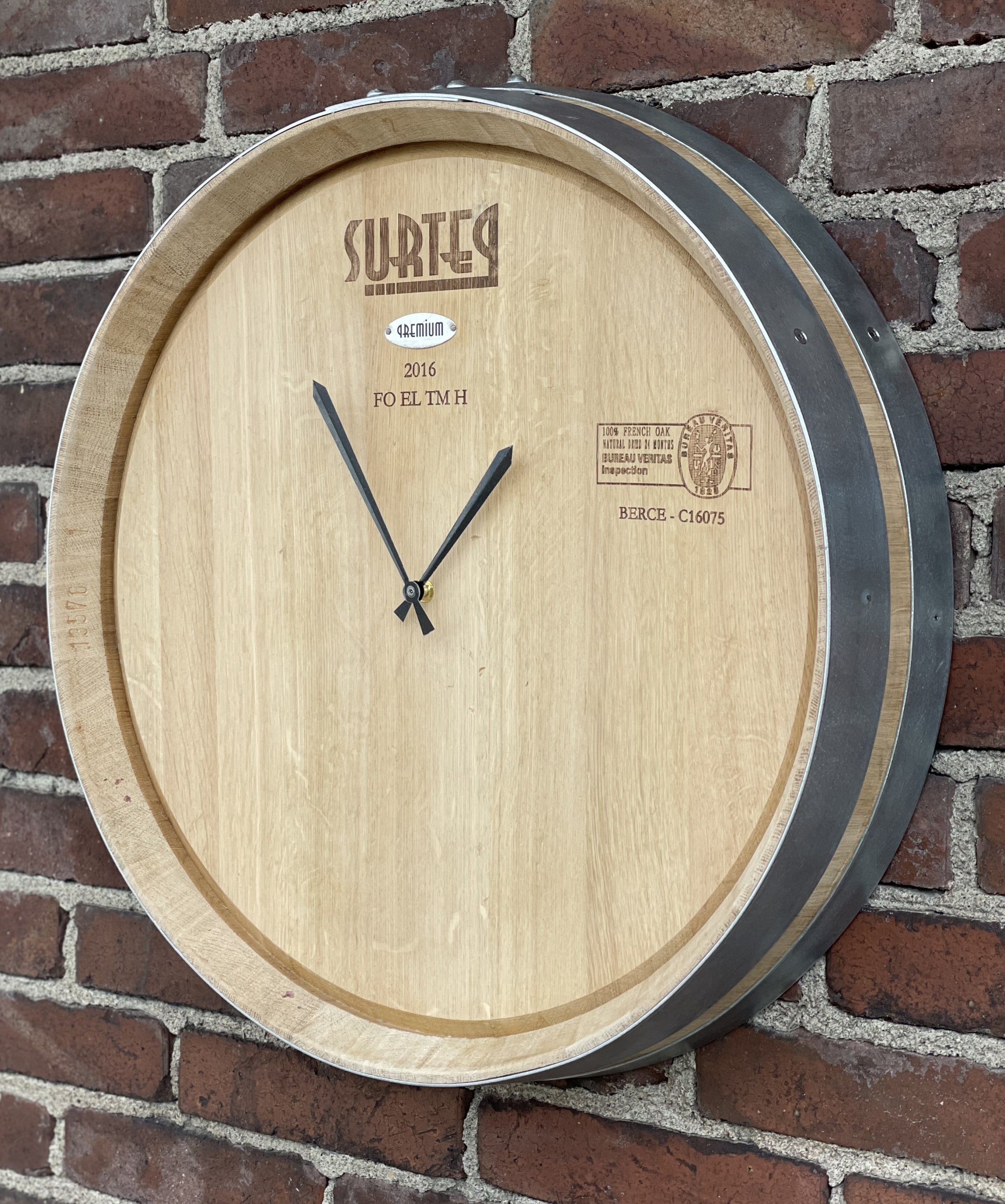 Wanduhr aus Weinfassdeckel