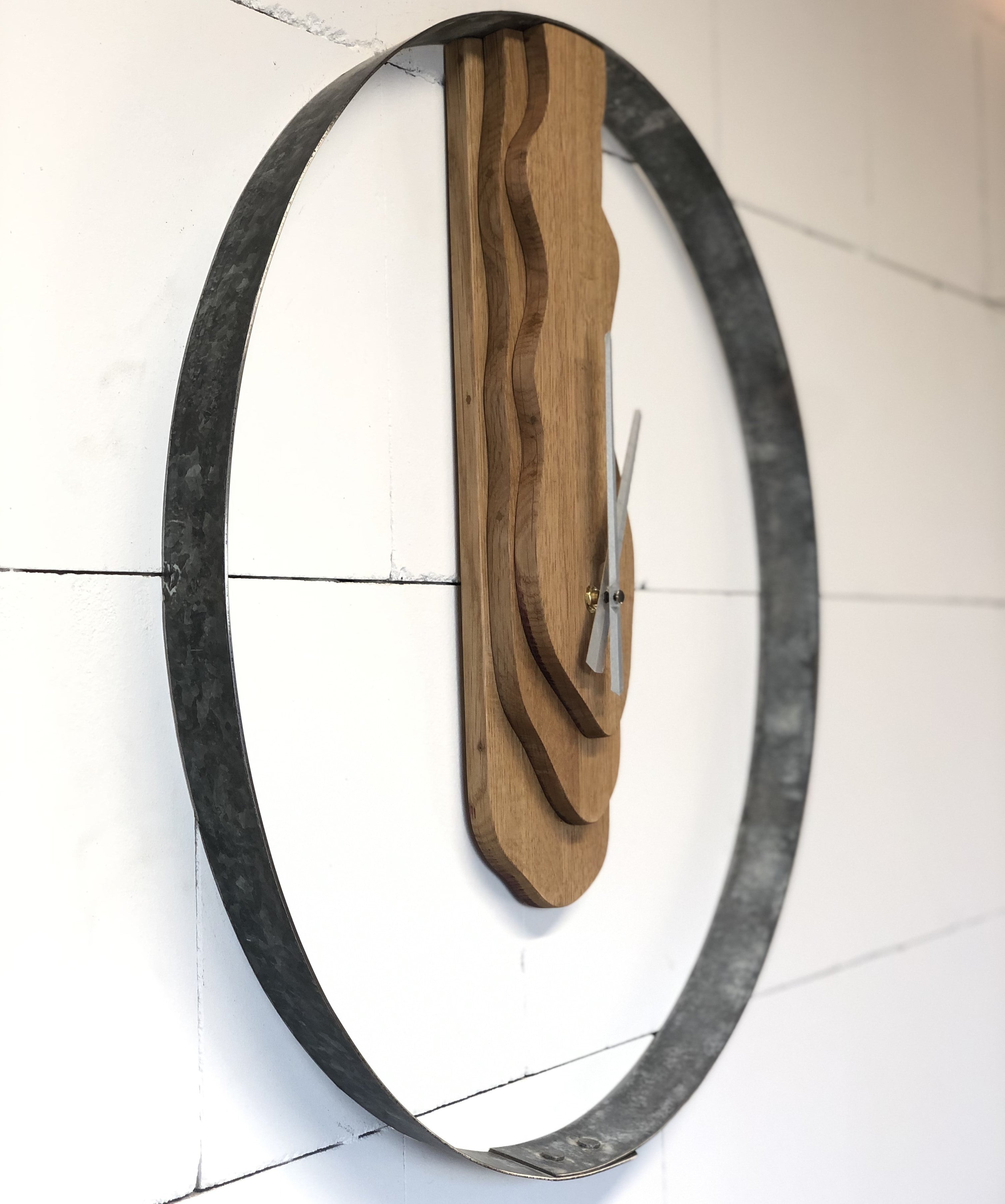 Wanduhr aus Weinfassholz