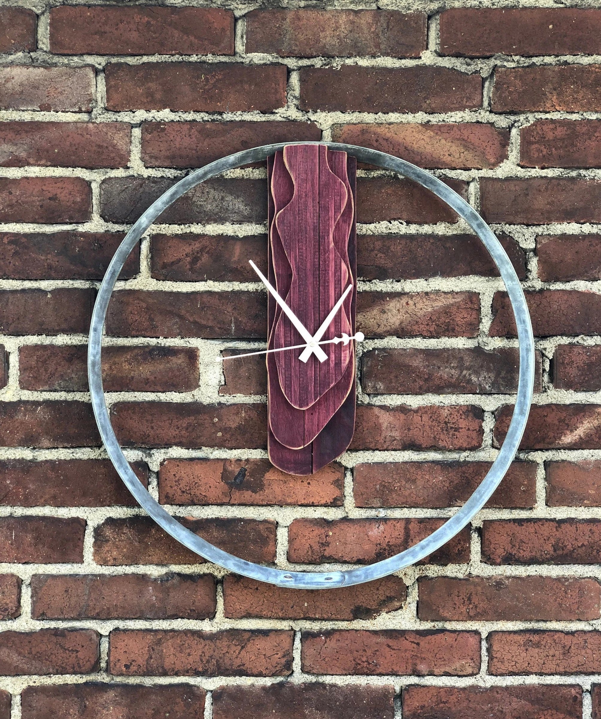 Weinfass Wanduhr aus Fasselementen