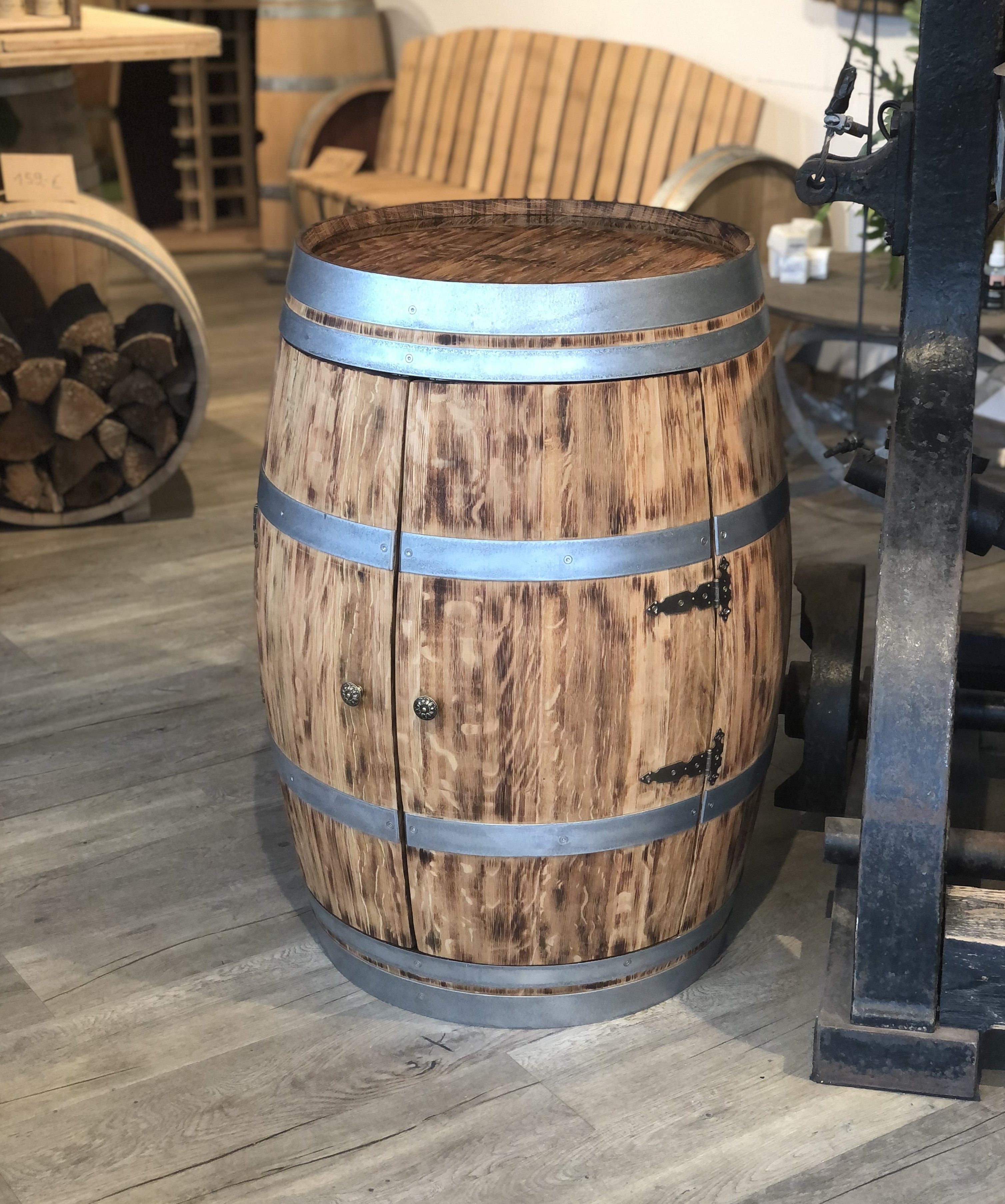 Weinfass Bar mit großen Türen, Flaschenhalter und Einlegeboden, 225L Weinfass