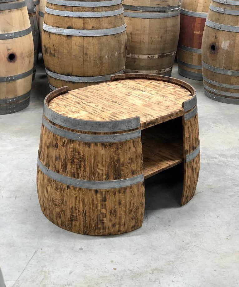 Kurzer Couchtisch aus Weinfasshälften