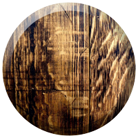 Verschiedene Oberflächen und Holzoptiken von Weinfässern