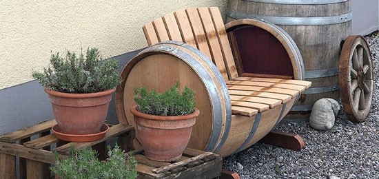 Gartenmöbel aus Weinfässern